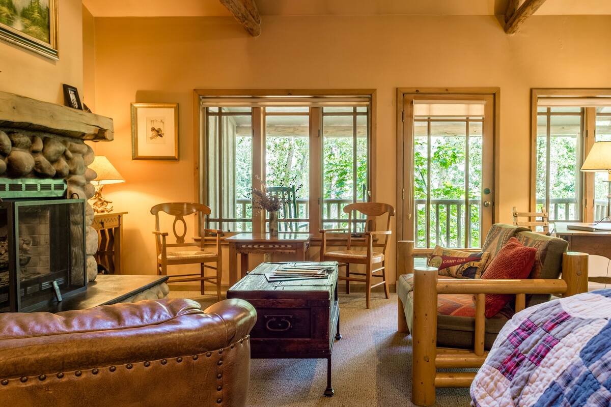 Suite, 1 King Bed (Riverfront)