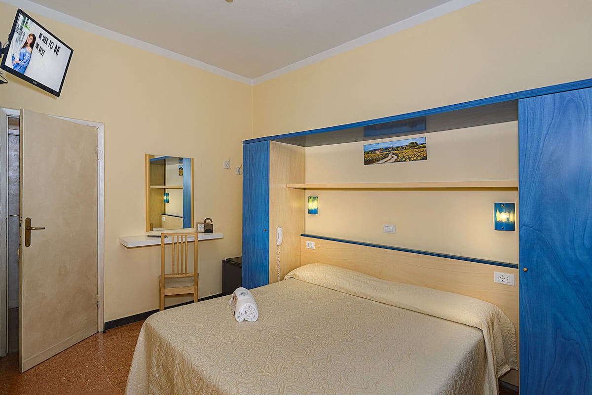 Double Room | Free WiFi, bed sheets