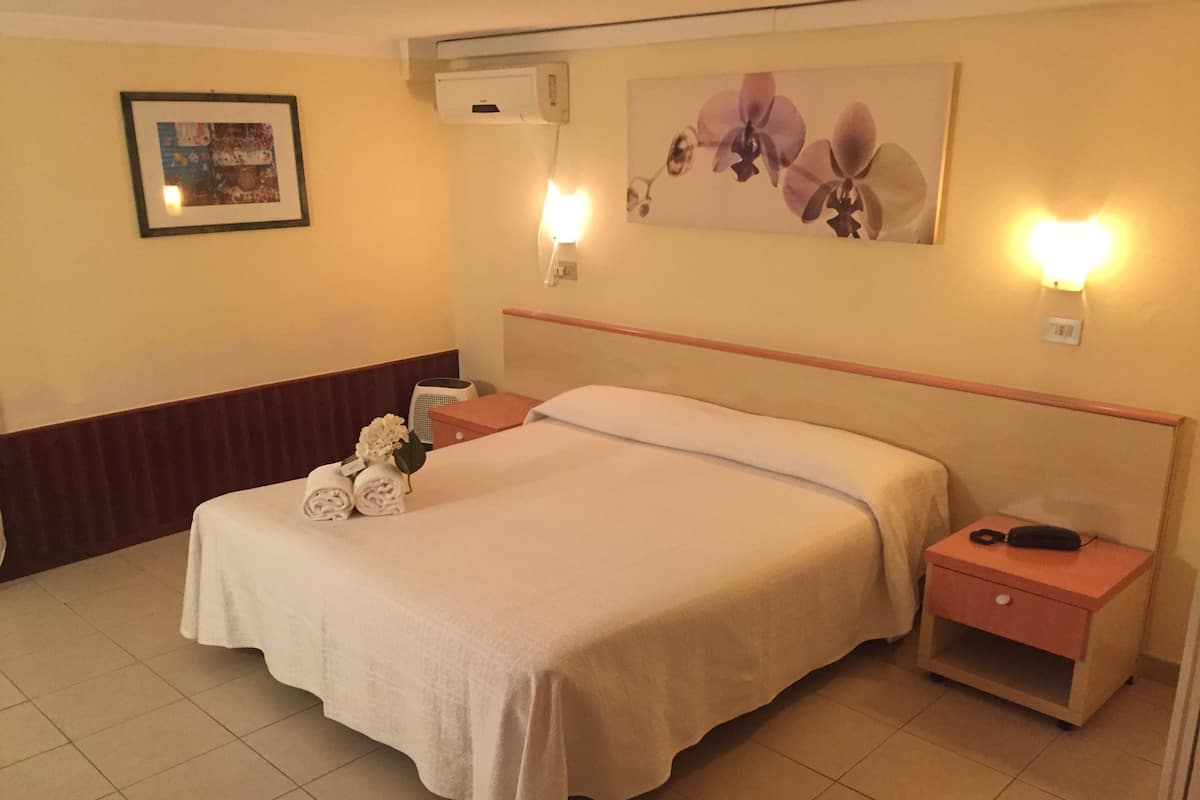 Quadruple Room | Free WiFi, bed sheets