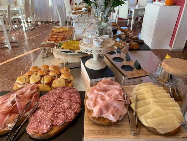 Petit déjeuner buffet