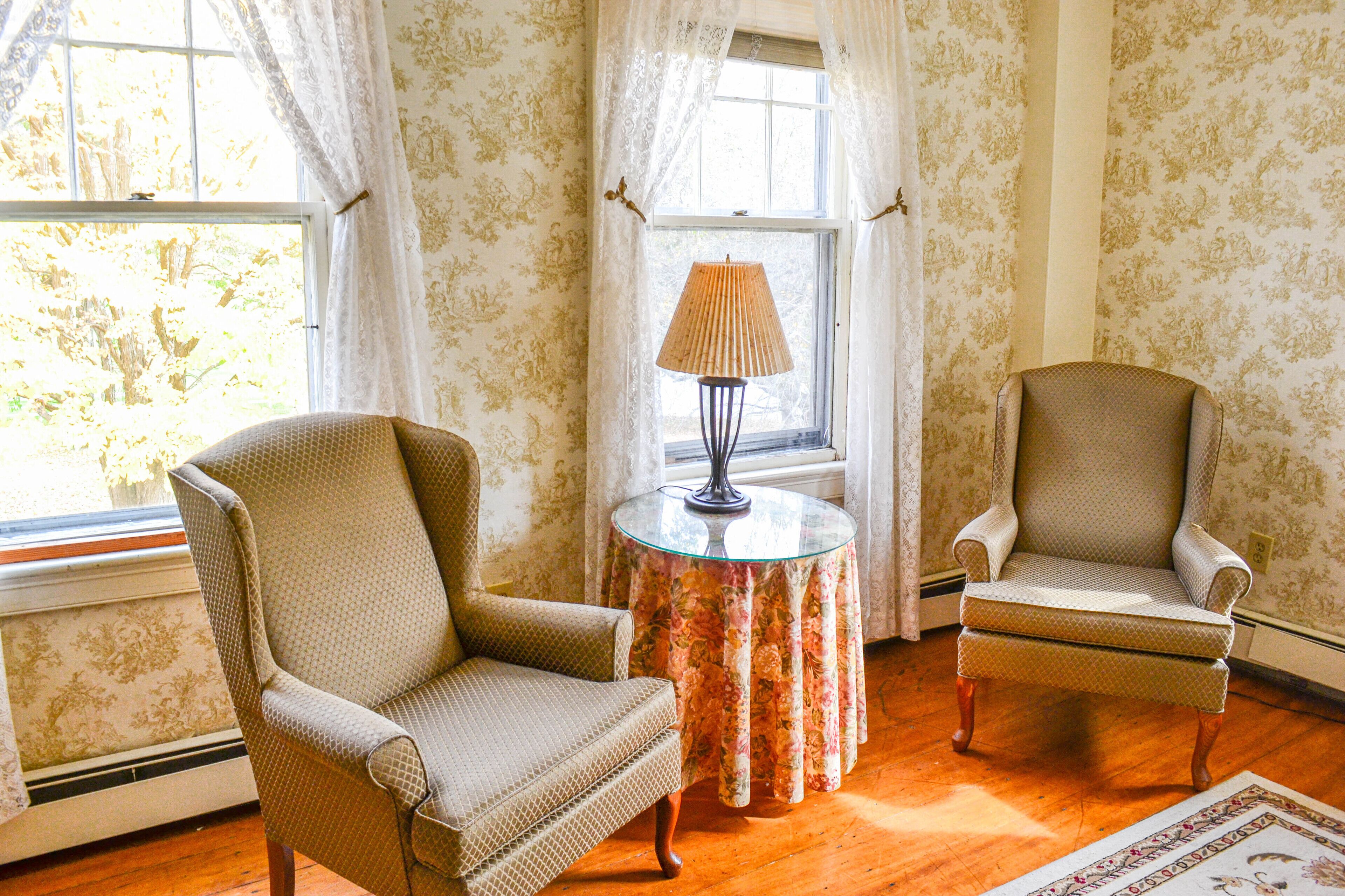 deluxe room, 1 queen bed | iron/ironing board, free wifi, bed sheets