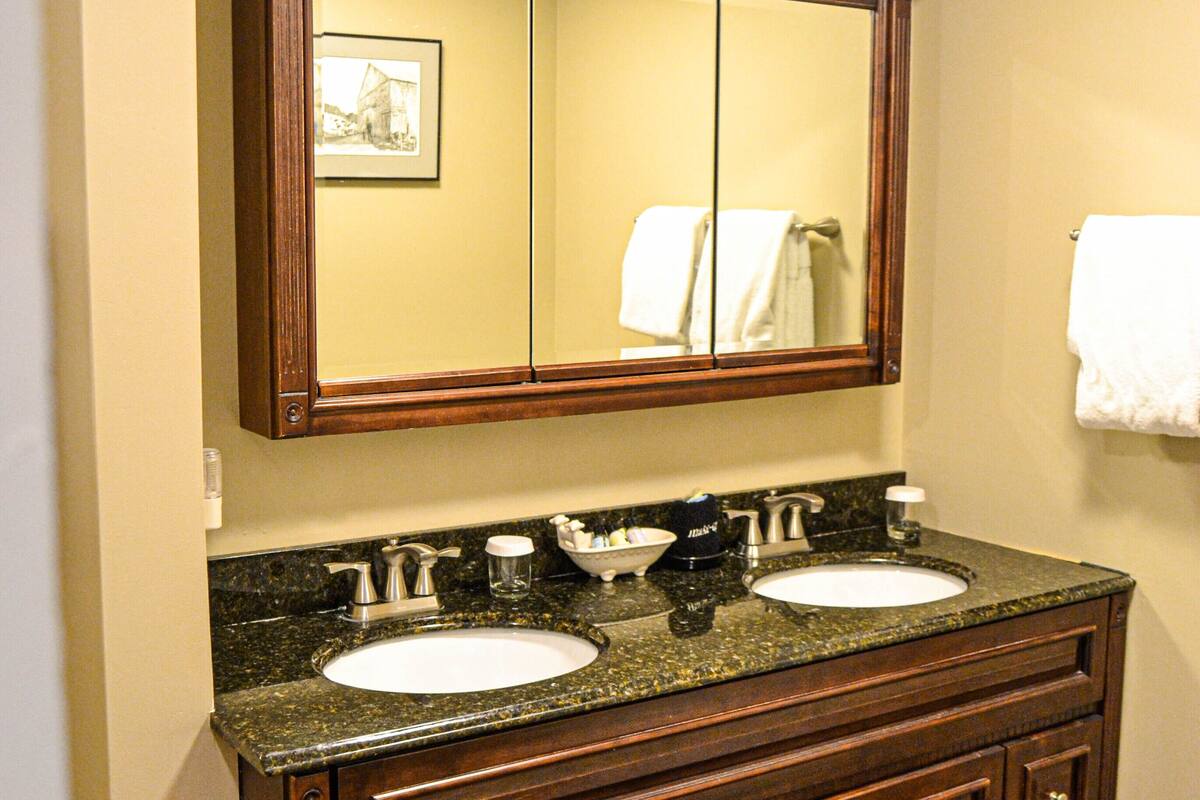 deluxe room, 1 king bed | bathroom | free toiletries, hair dryer, towels