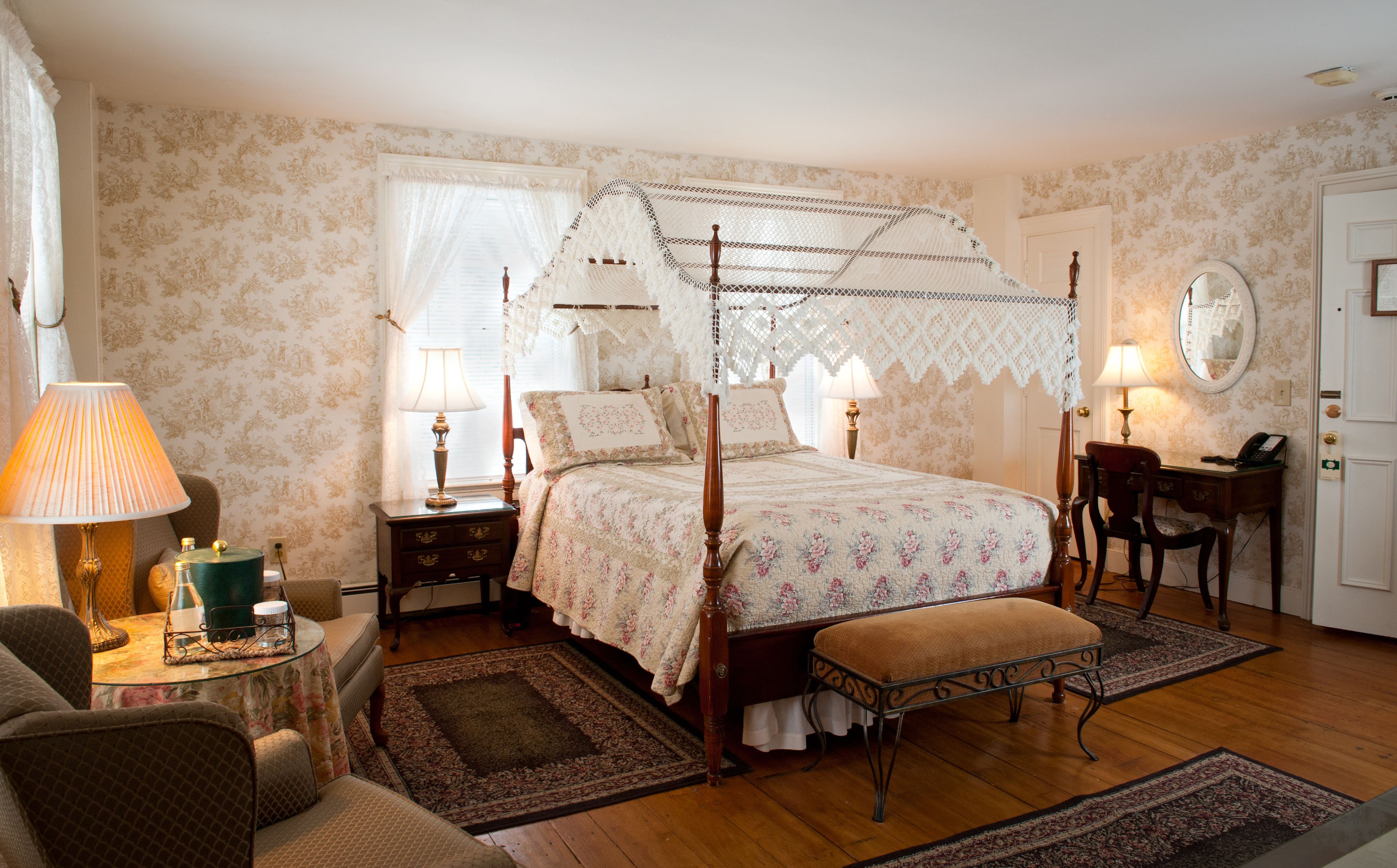 deluxe room, 1 queen bed | iron/ironing board, free wifi, bed sheets