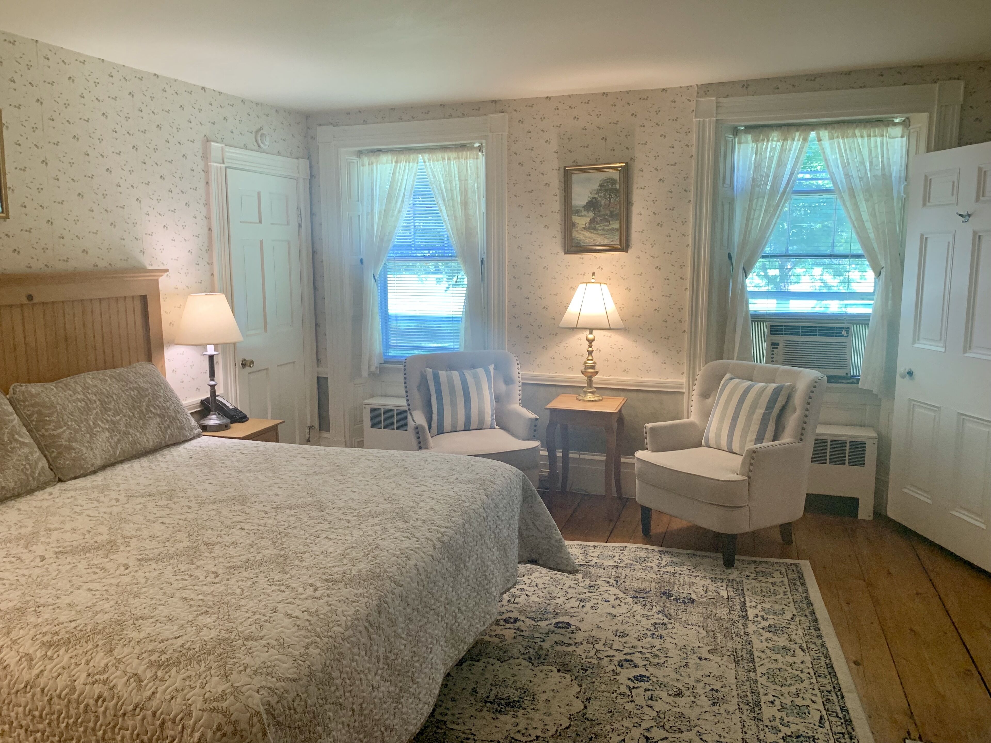 deluxe room, 1 king bed | iron/ironing board, free wifi, bed sheets