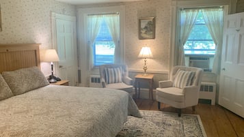 Deluxe Room, 1 King Bed | Iron/ironing board, free WiFi, bed sheets