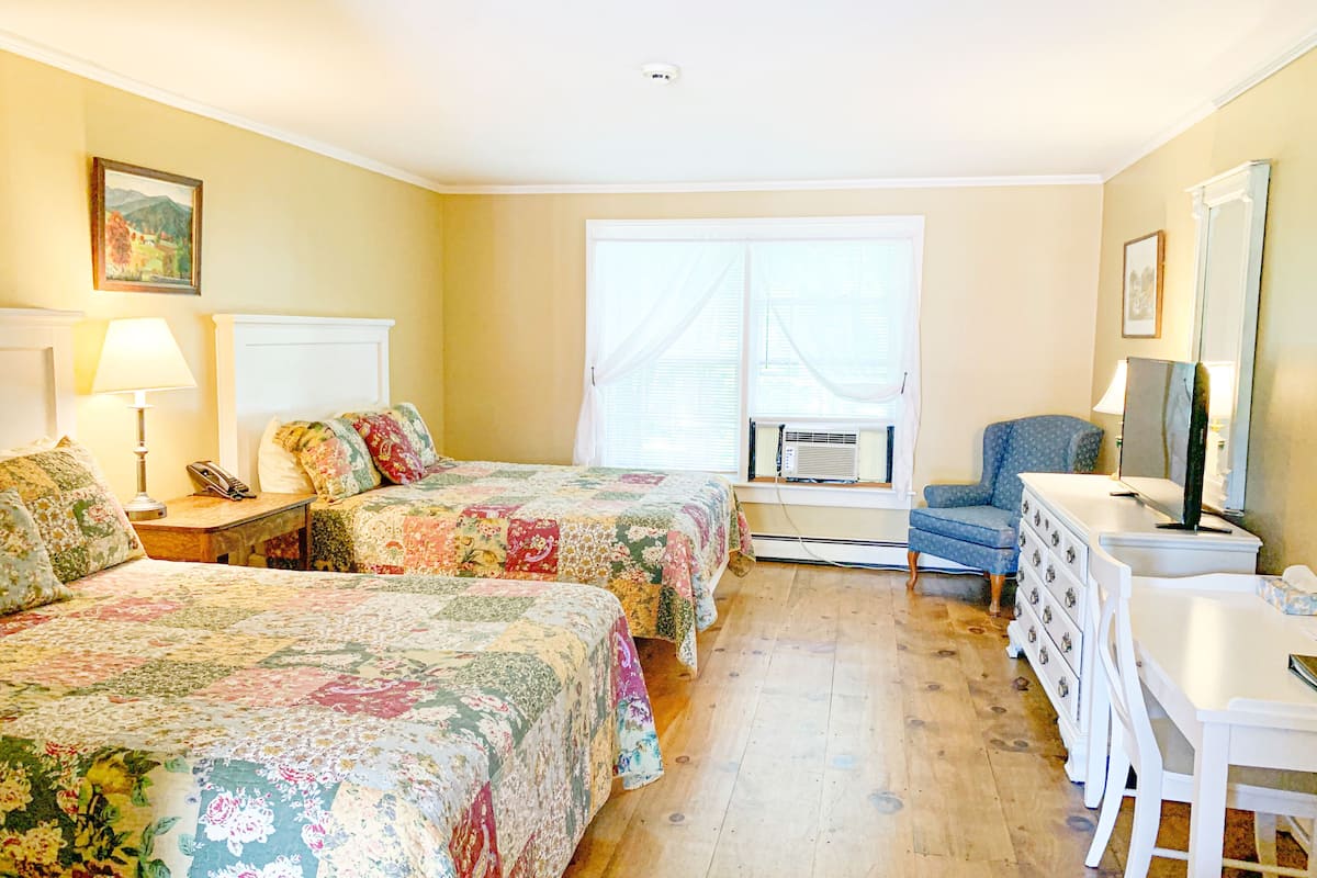Deluxe Room, 2 Queen Beds | Iron/ironing board, WiFi (free), bed sheets