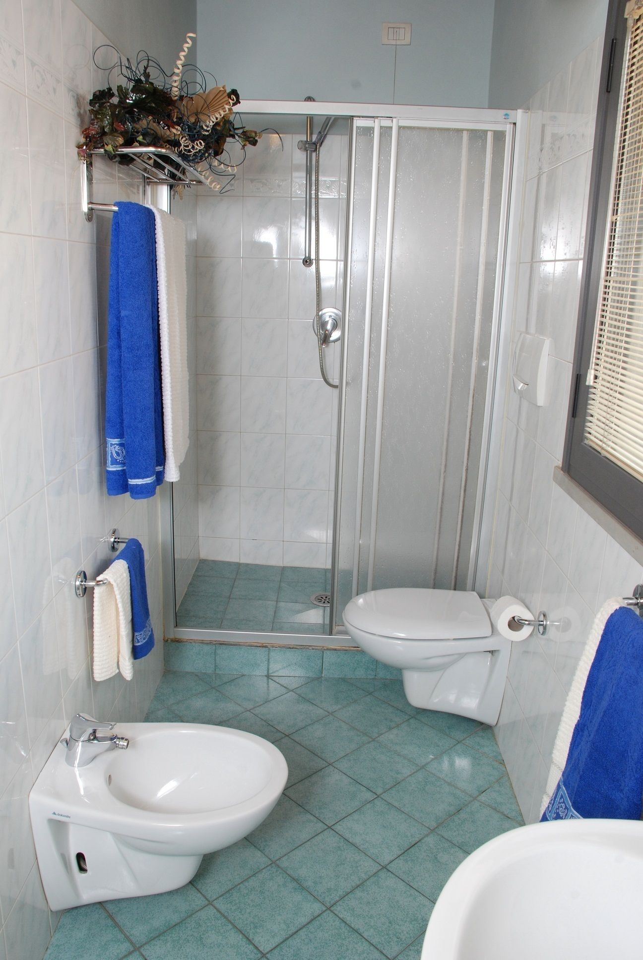 shower, hair dryer, bidet, towels