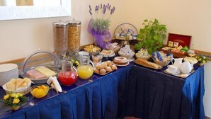 A buffet table with various food items, including pastries, fruits, and beverages. - Hotel Marzia (Scandicci)
