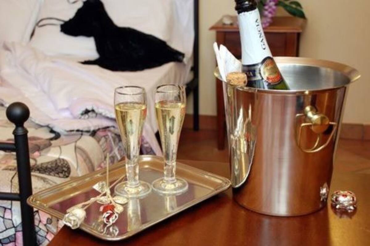 Masa, ücretsiz kablosuz İnternet, çarşaf takımı