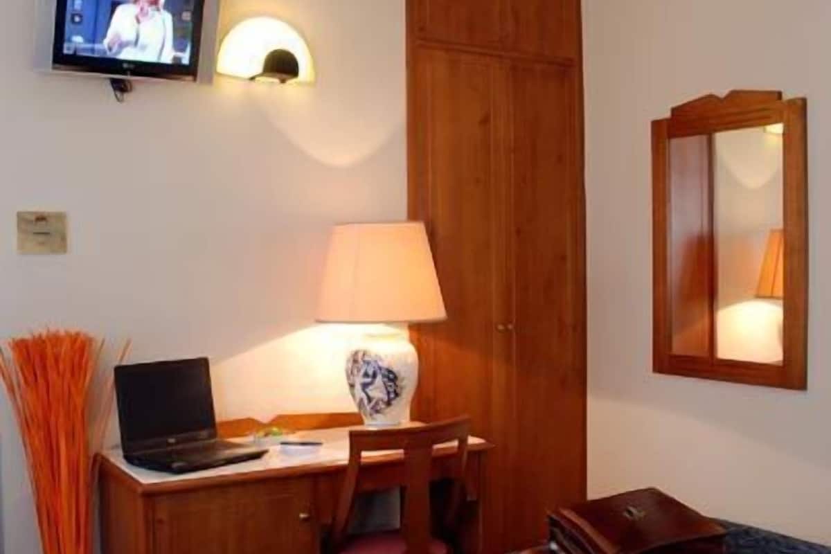 single room, 1 single bed | desk, free wifi, bed sheets