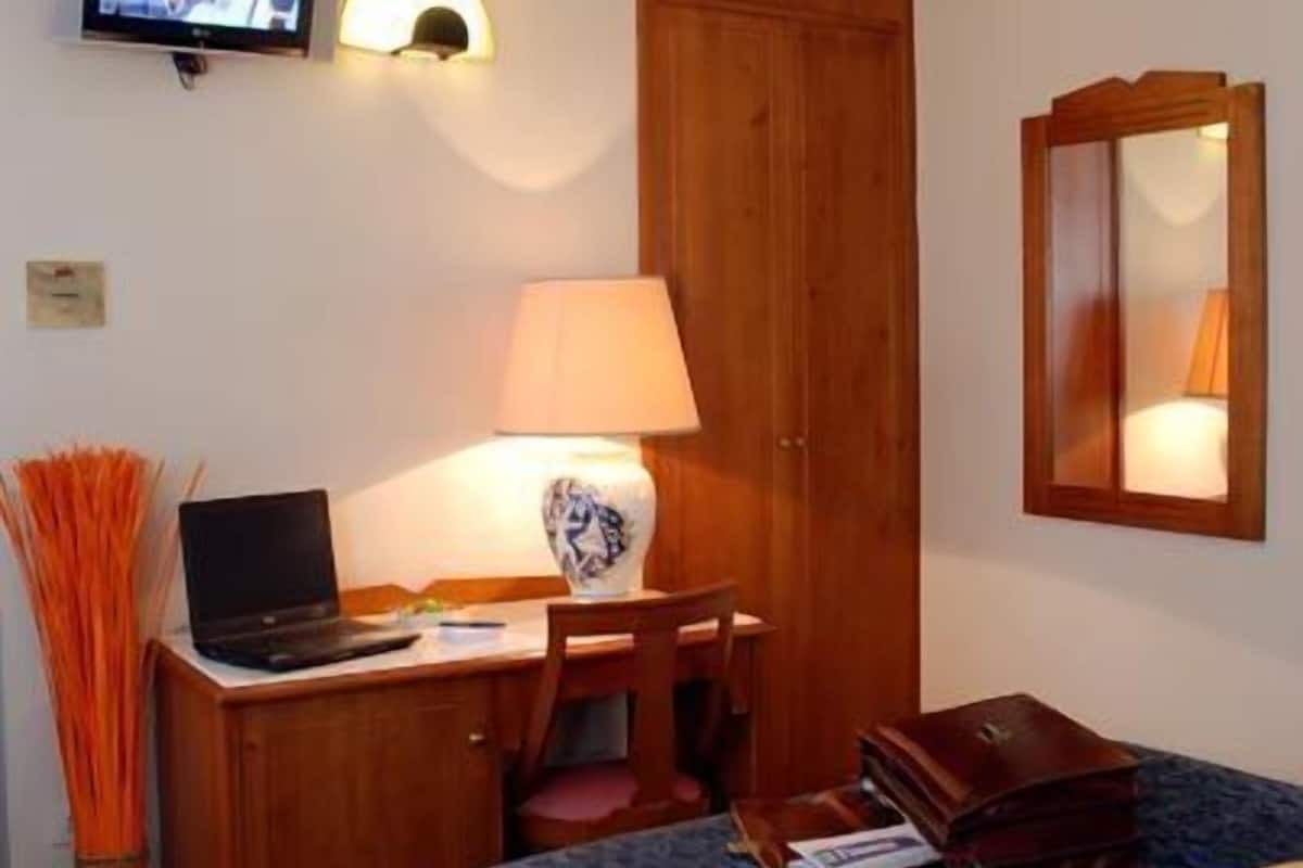 Tek Kişilik Oda, 1 Tek Kişilik Yatak | Masa, ücretsiz kablosuz İnternet, çarşaf takımı