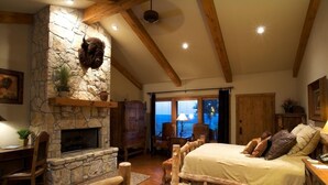 Deluxe Room, 2 Queen Beds, Non Smoking - Wildcatter Ranch & Resort (Graham)