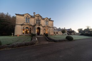 Front of property - Beechfield House Hotel (Melksham)