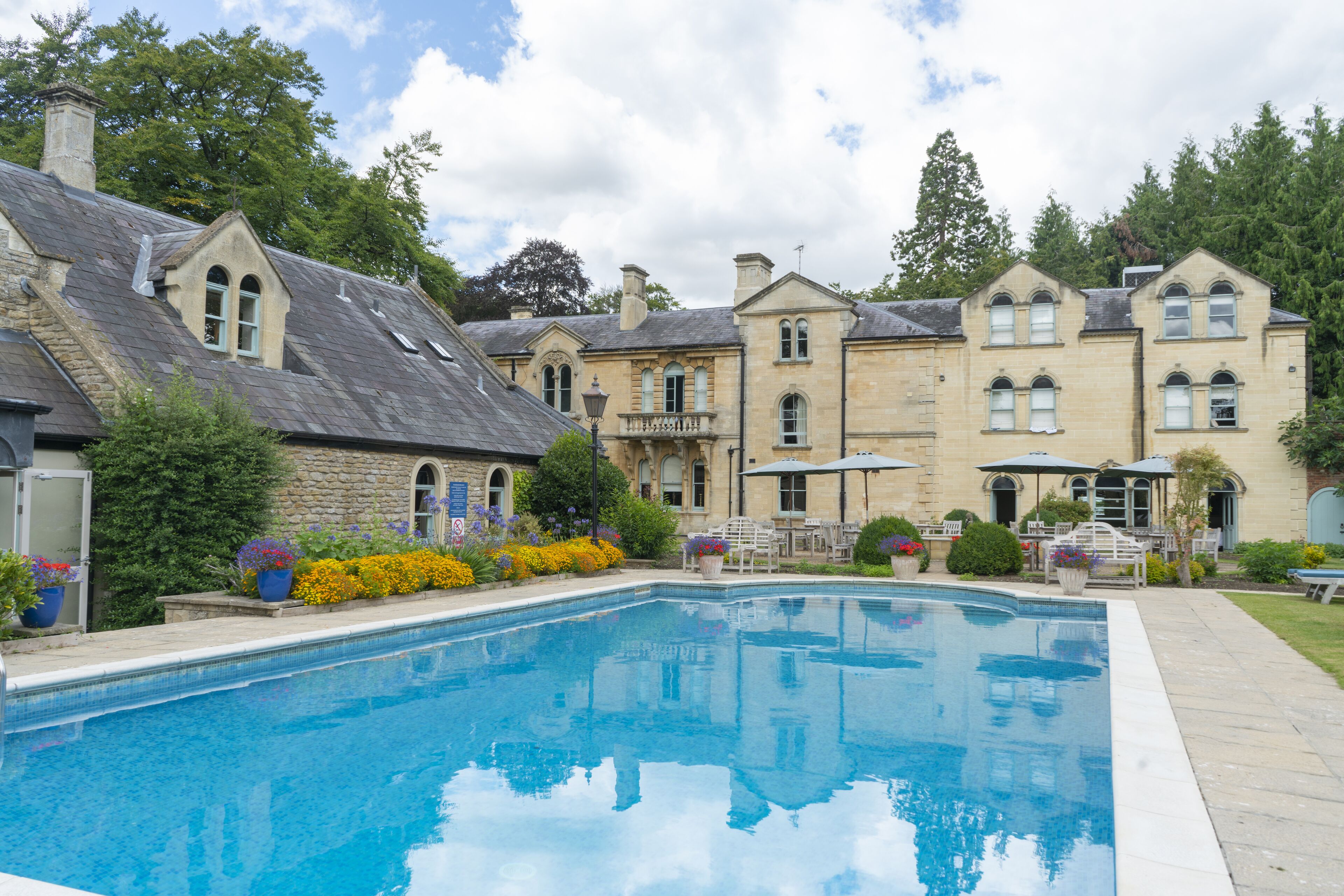 outdoor pool, open 8:00 am to 7:00 pm, pool umbrellas, pool loungers