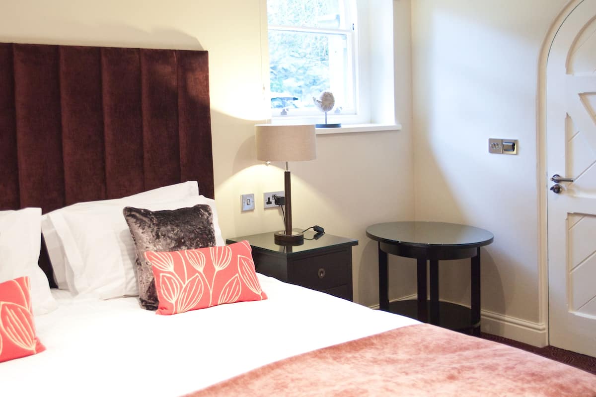 Egyptian cotton sheets, premium bedding, minibar, in-room safe