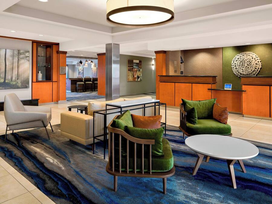 Lobby-lounge