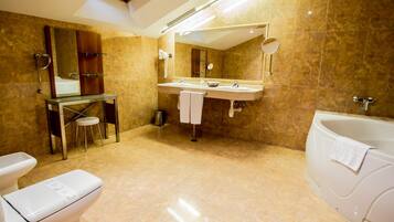 Ducha y bañera combinadas y toallas