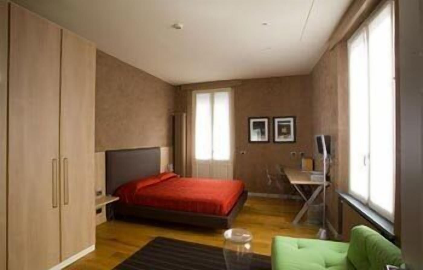 Minibar, in-room safe, desk, laptop workspace