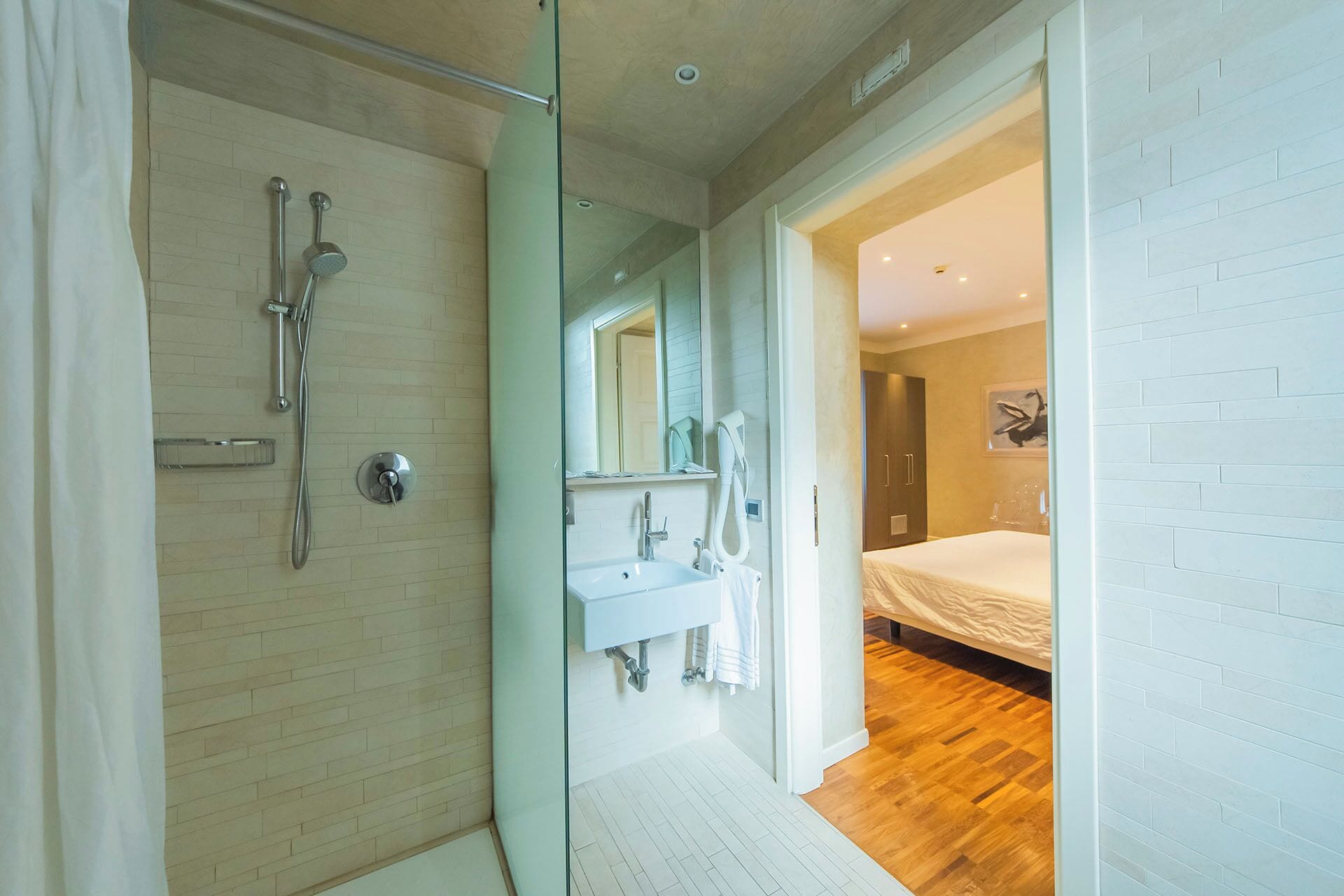 triple room | 1 bedroom, minibar, in-room safe, desk