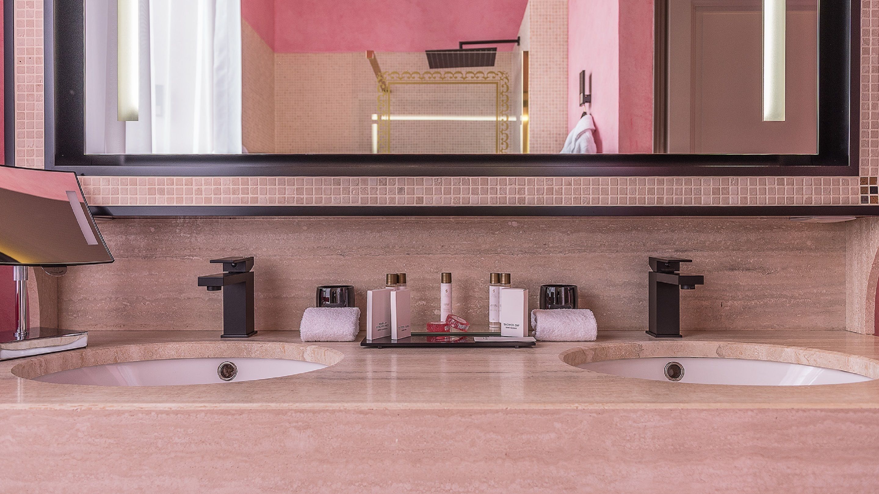 suite, 1 king bed, private pool | bathroom | free toiletries, towels