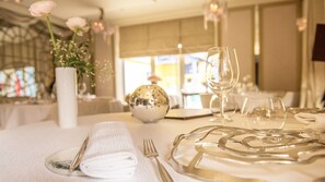 Lunch and dinner served