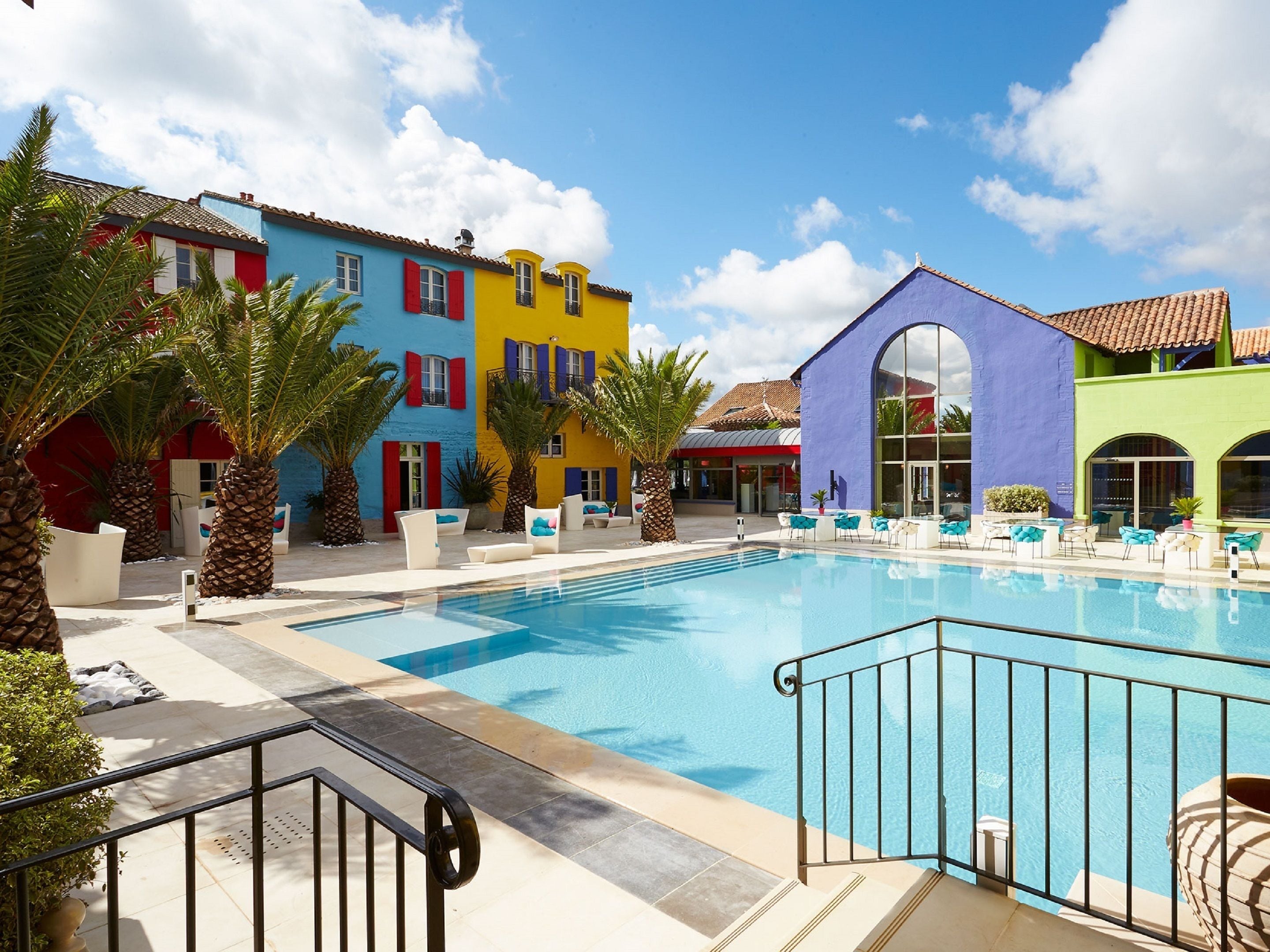 Outdoor pool, pool loungers