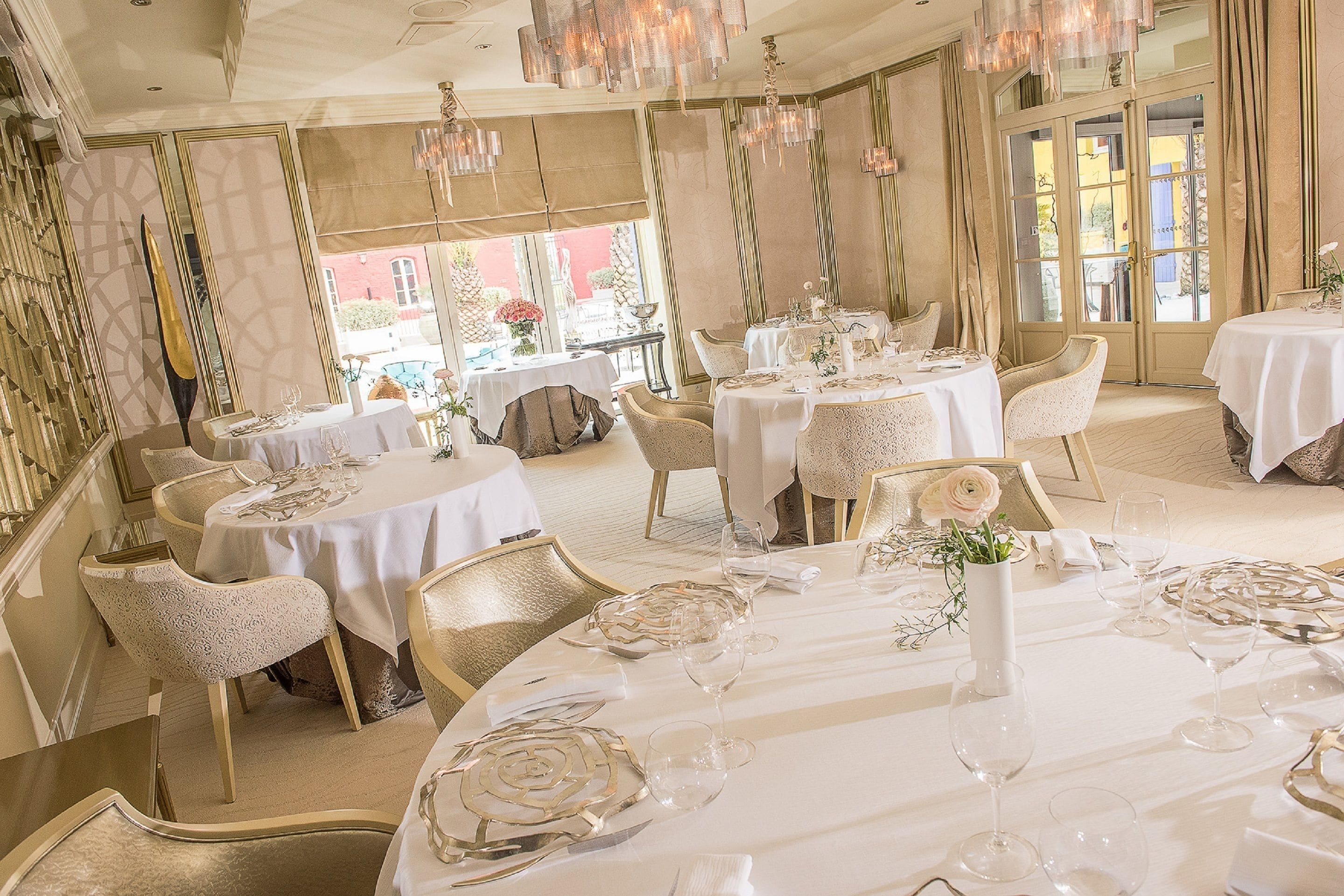 Lunch and dinner served