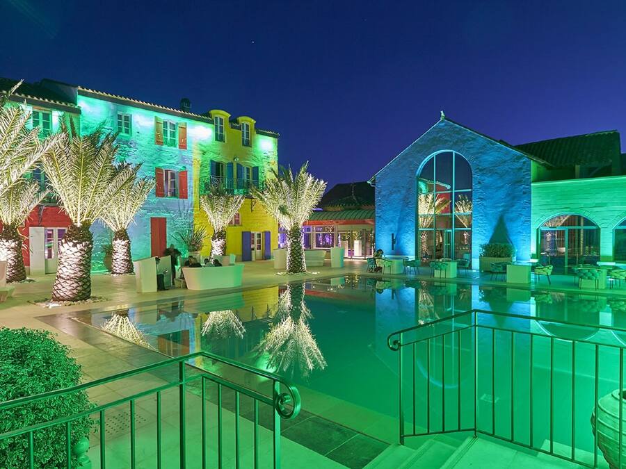 Piscina externa, espreguiçadeiras