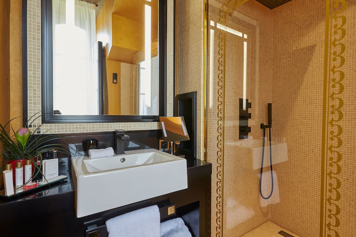 standard single room, 1 single bed | bathroom | free toiletries, towels