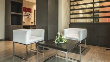 Een minibar, een kluis op de kamer, geluiddichte muren, gratis wifi