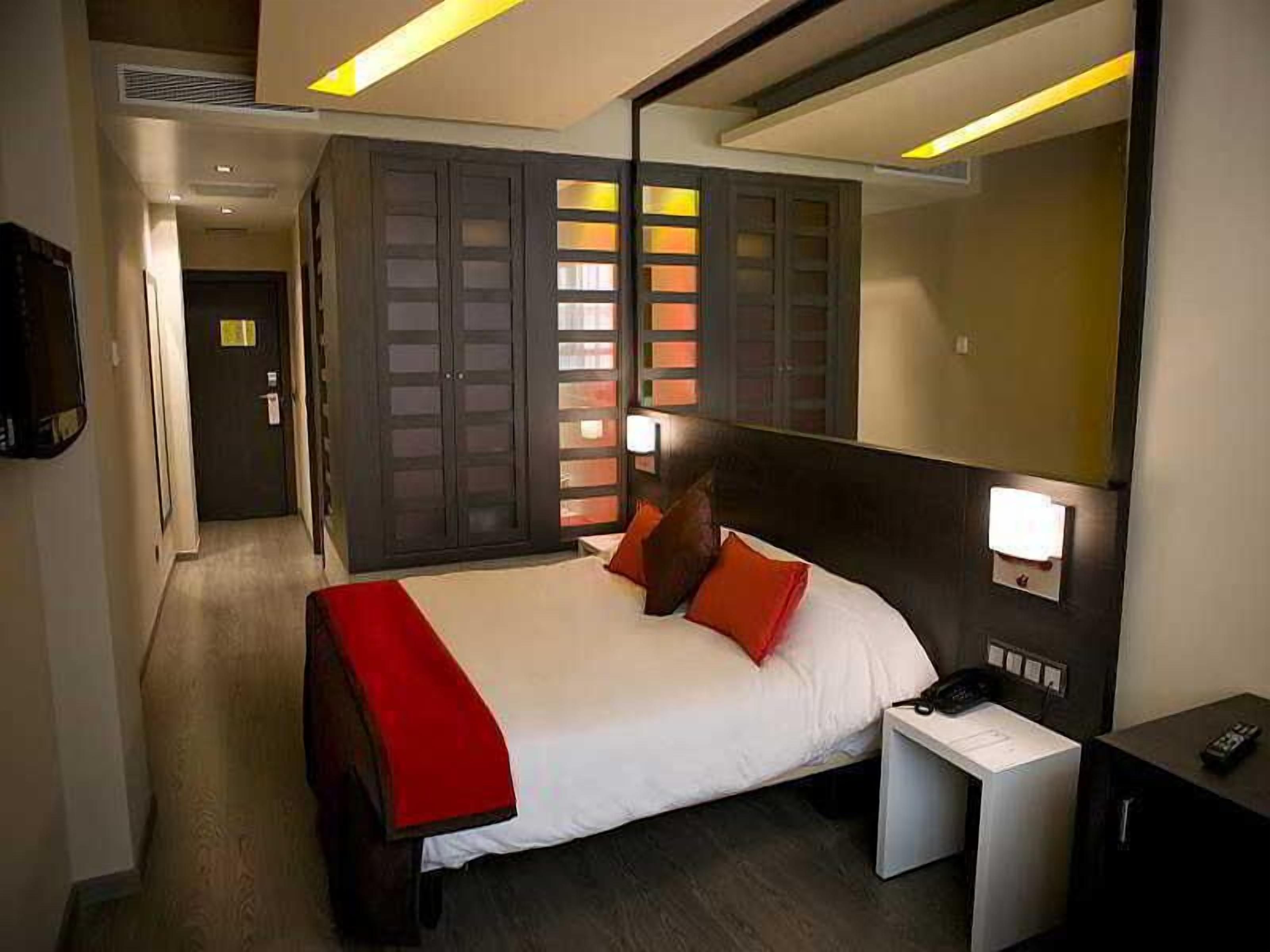 Minibar, caja de seguridad en la habitación y insonorización 