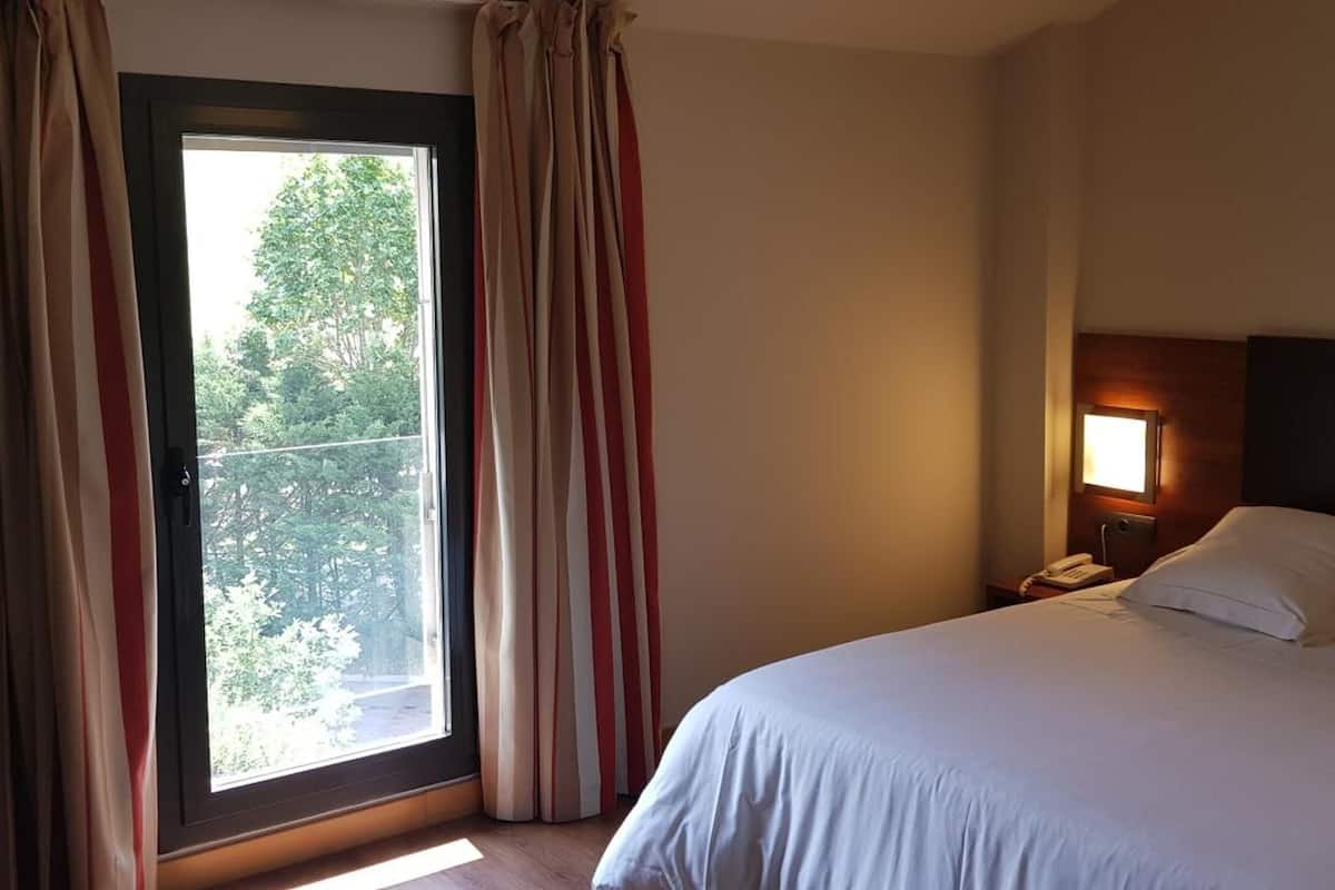 minibar, in-room safe, desk, soundproofing