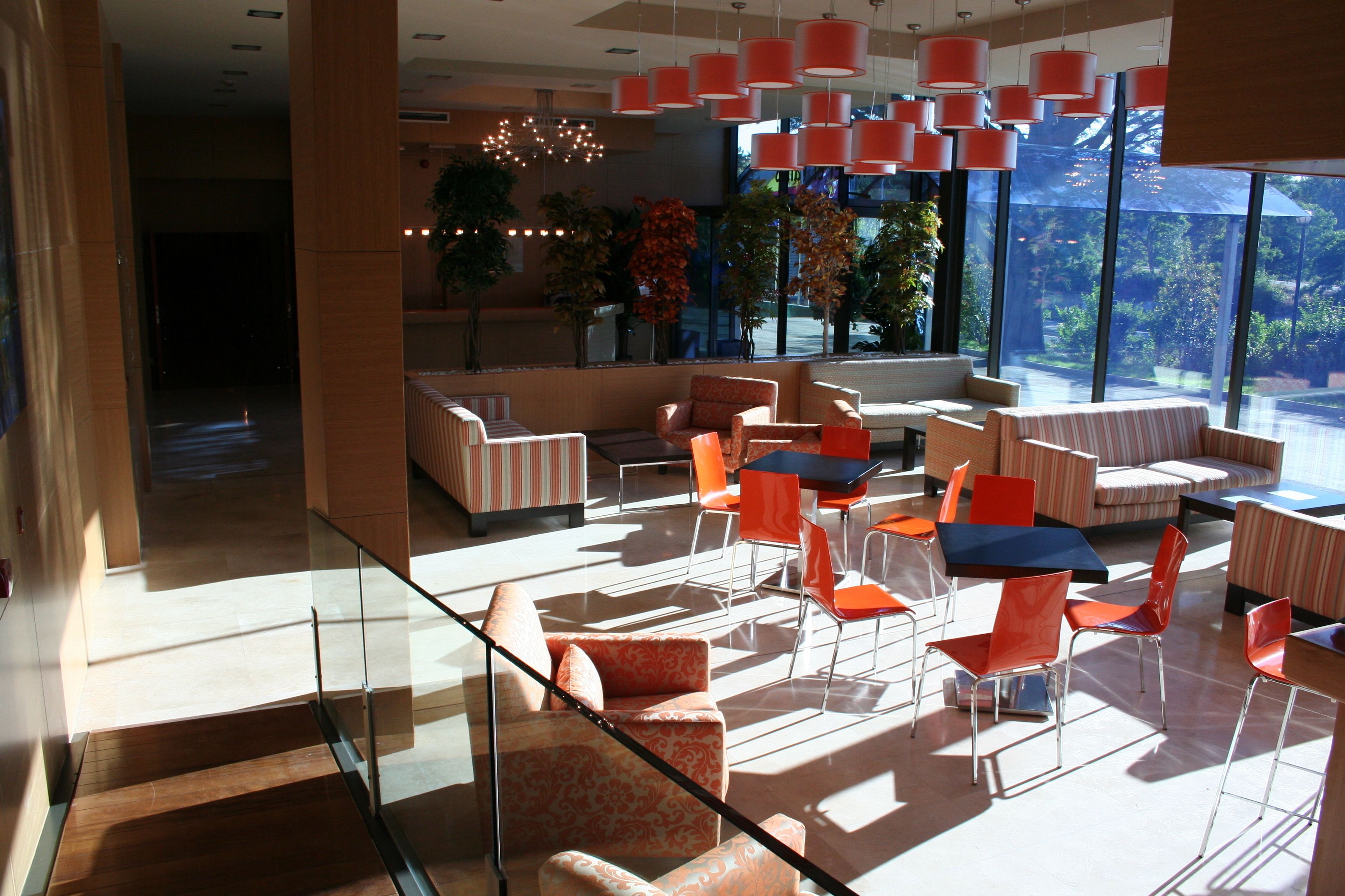 Serveert lunch en diner, fusion-gerechten