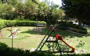 Children’s play area – outdoor