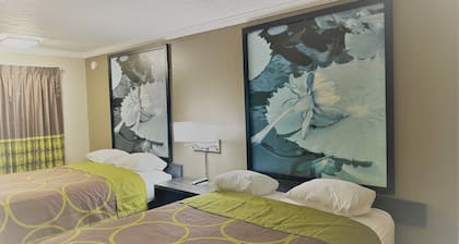 Super 8 by Wyndham Picayune