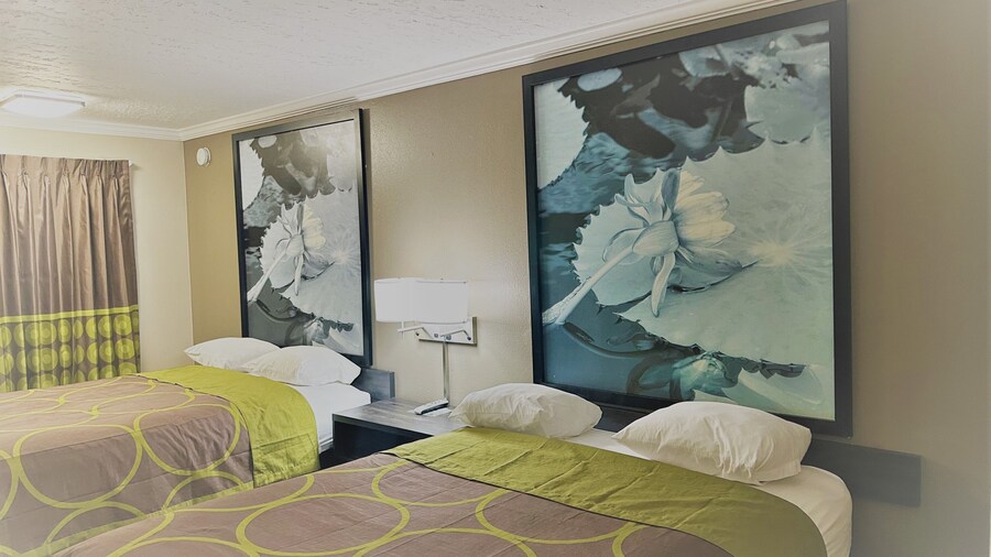 Super 8 by Wyndham Picayune