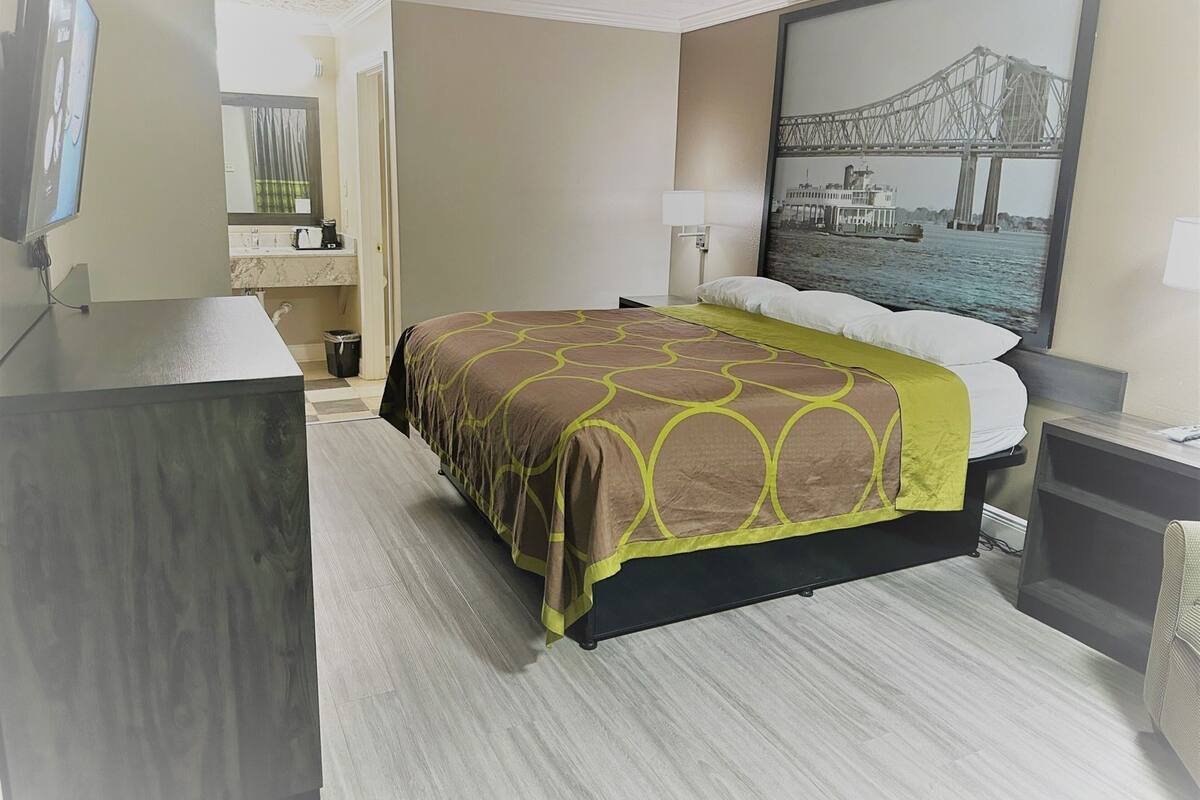 In-room safe, desk, iron/ironing board, free WiFi