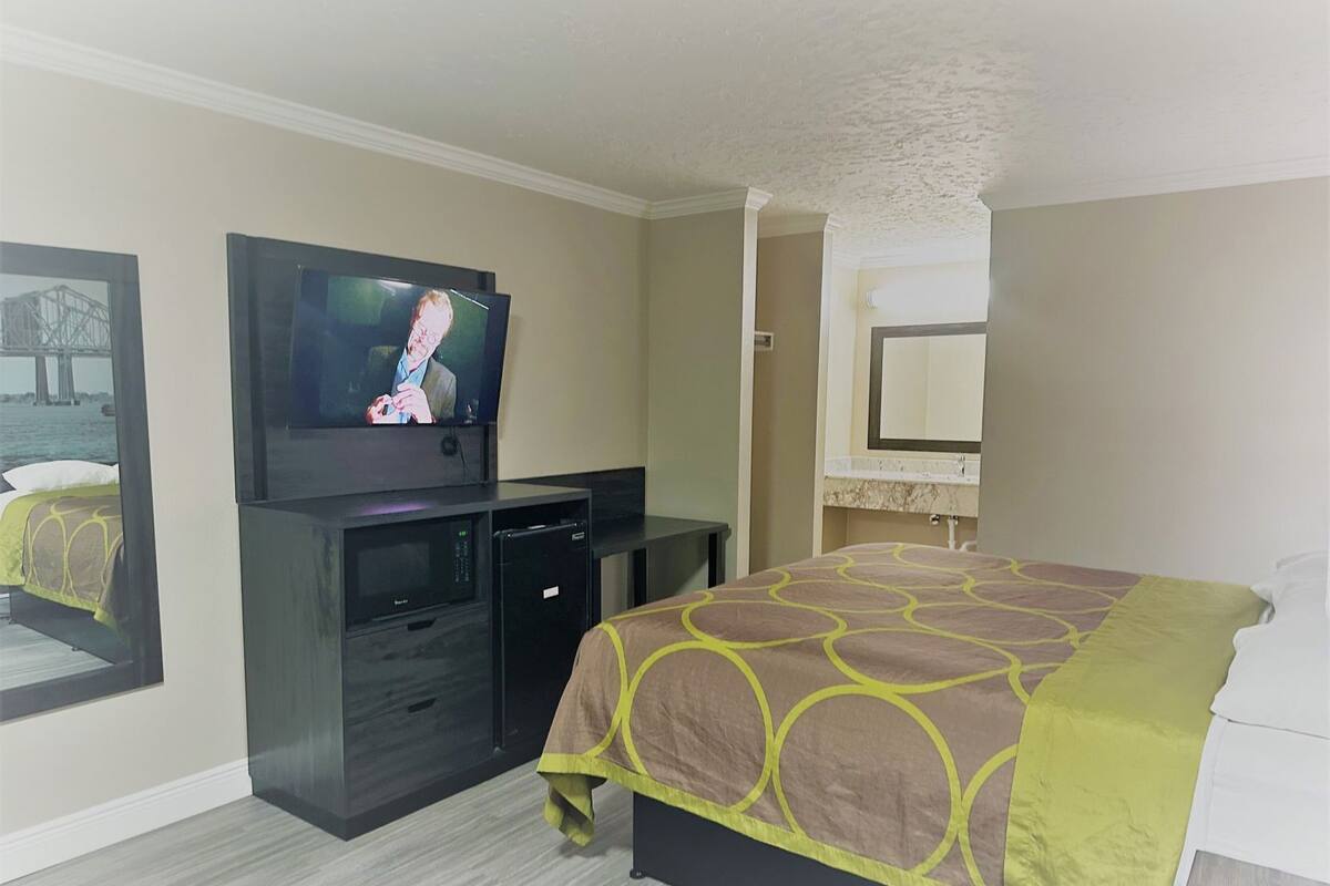 In-room safe, desk, iron/ironing board, free WiFi