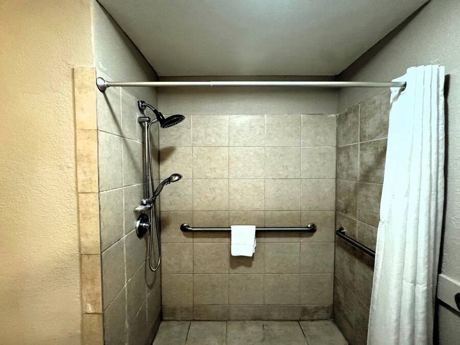 Phòng tắm phù hợp cho người khuyết tật