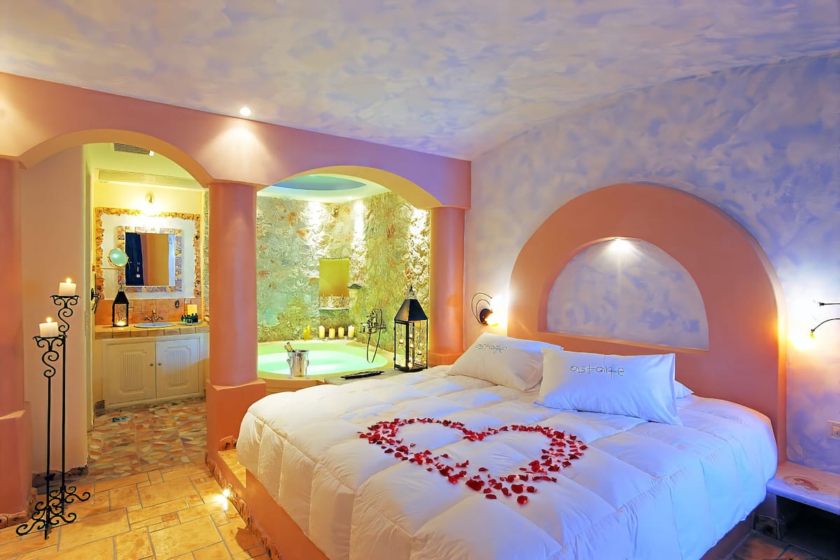 Junior Suite, Spa Bath, Sea View | Premium bedding, down comforters, minibar, in-room safe