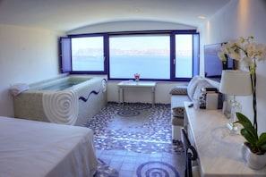 Cave Pool Suite,Indoor Spa Bath, Private Cave Pool, Sea View | Sengetøy av topp kvalitet, dundyner, minibar og safe på rommet