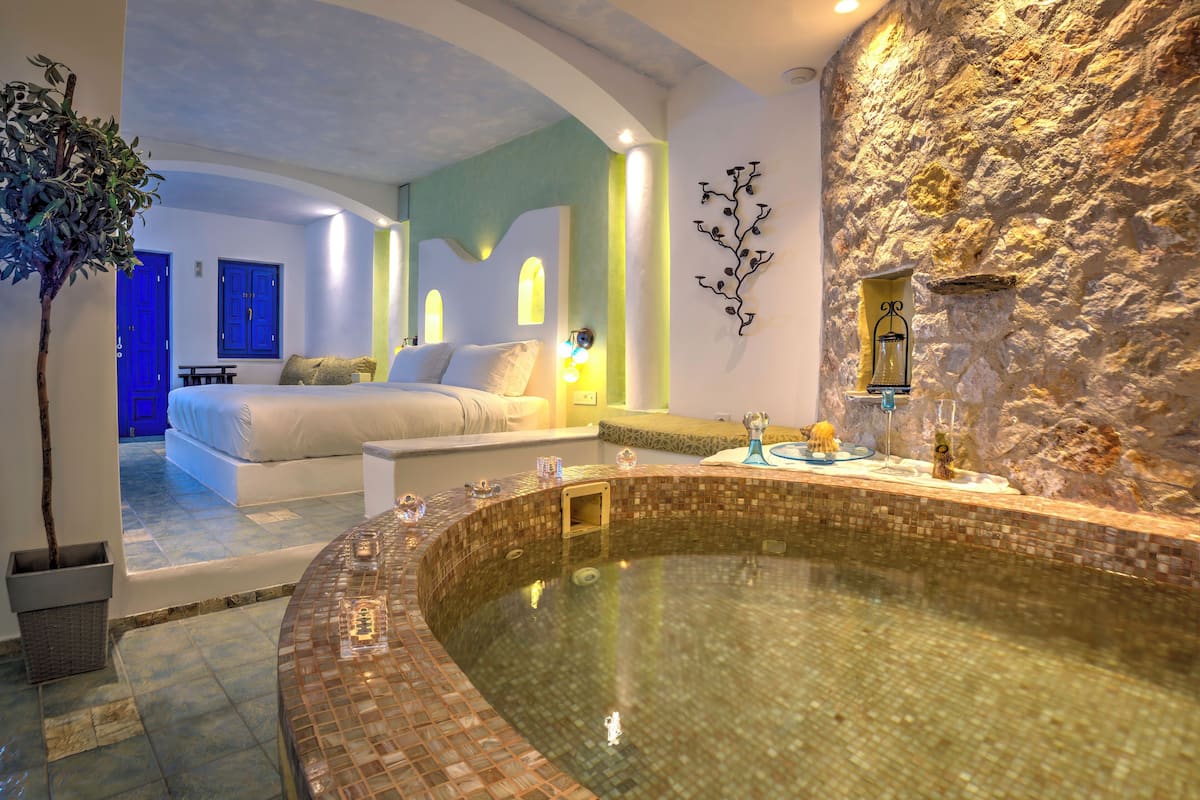 Honeymoon Suite, Spa Bath, Sea View | Premium bedding, down comforters, minibar, in-room safe