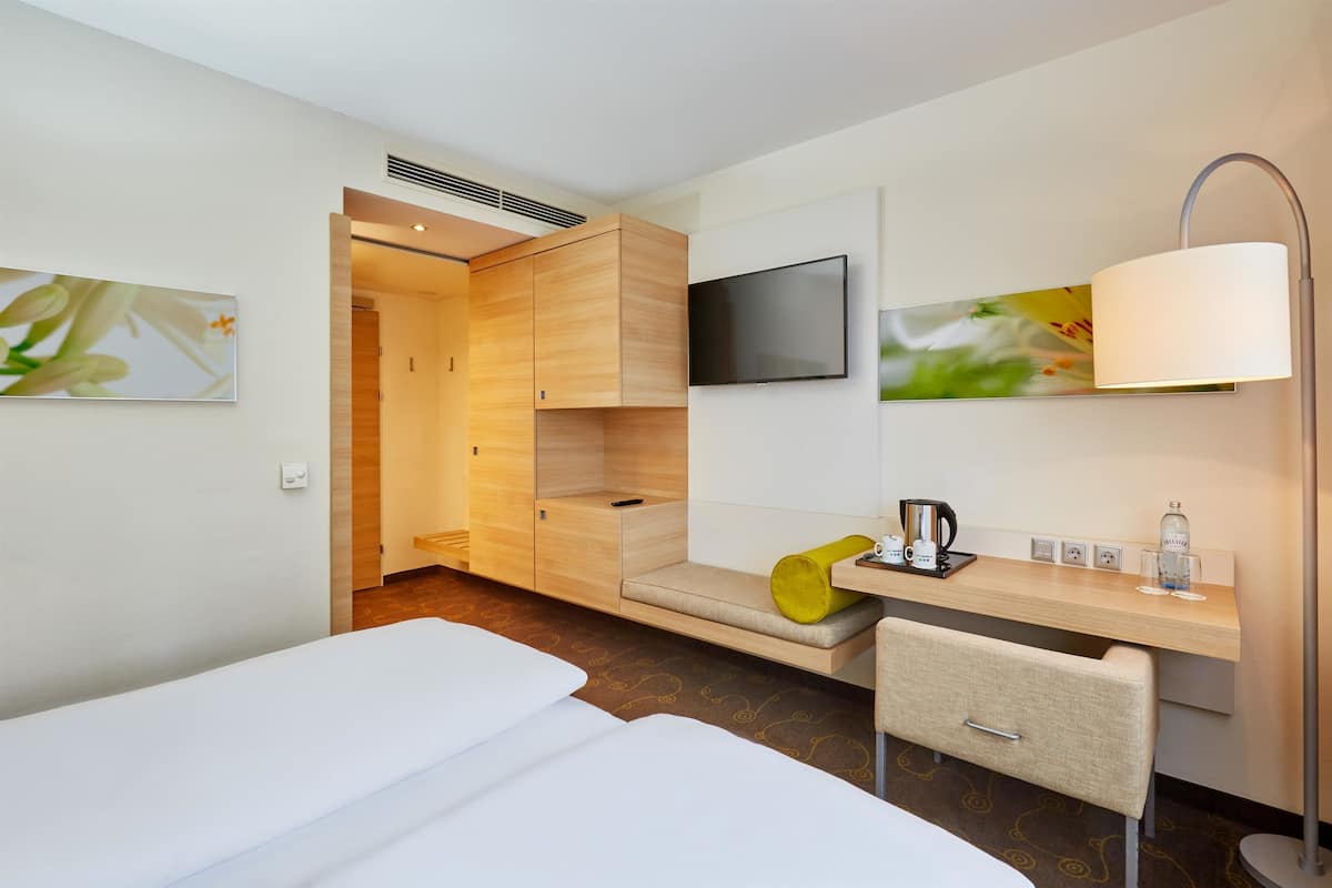Comfort kamer, 1 twee- of 2 eenpersoonsbedden | Luxe beddengoed, een kluis op de kamer, een bureau