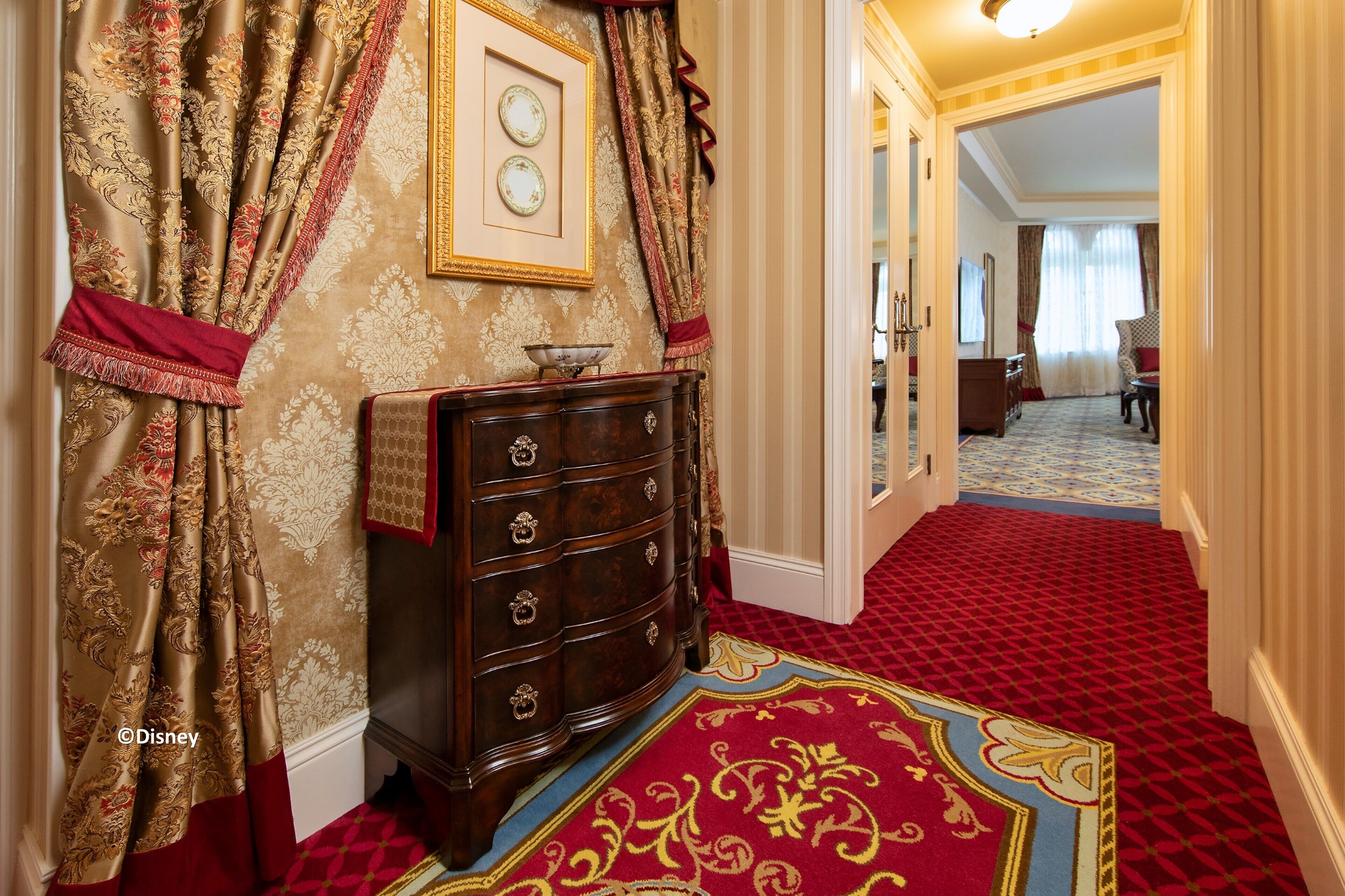 Photo - Hong Kong Disneyland Hotel