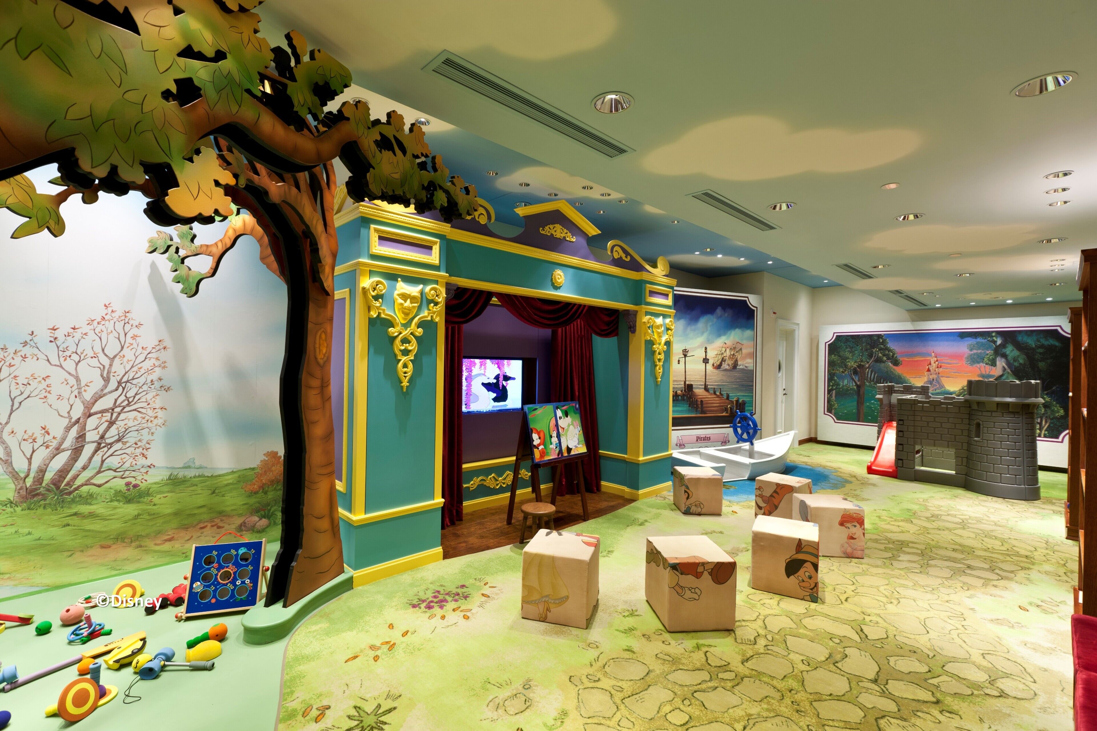 Photo - Hong Kong Disneyland Hotel