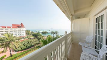 Habitación, 2 camas matrimoniales, balcón, vista al mar | Vista del balcón