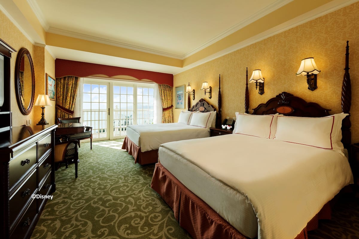 Kingdom Club Room | Minibar, in-room safe, desk, blackout curtains