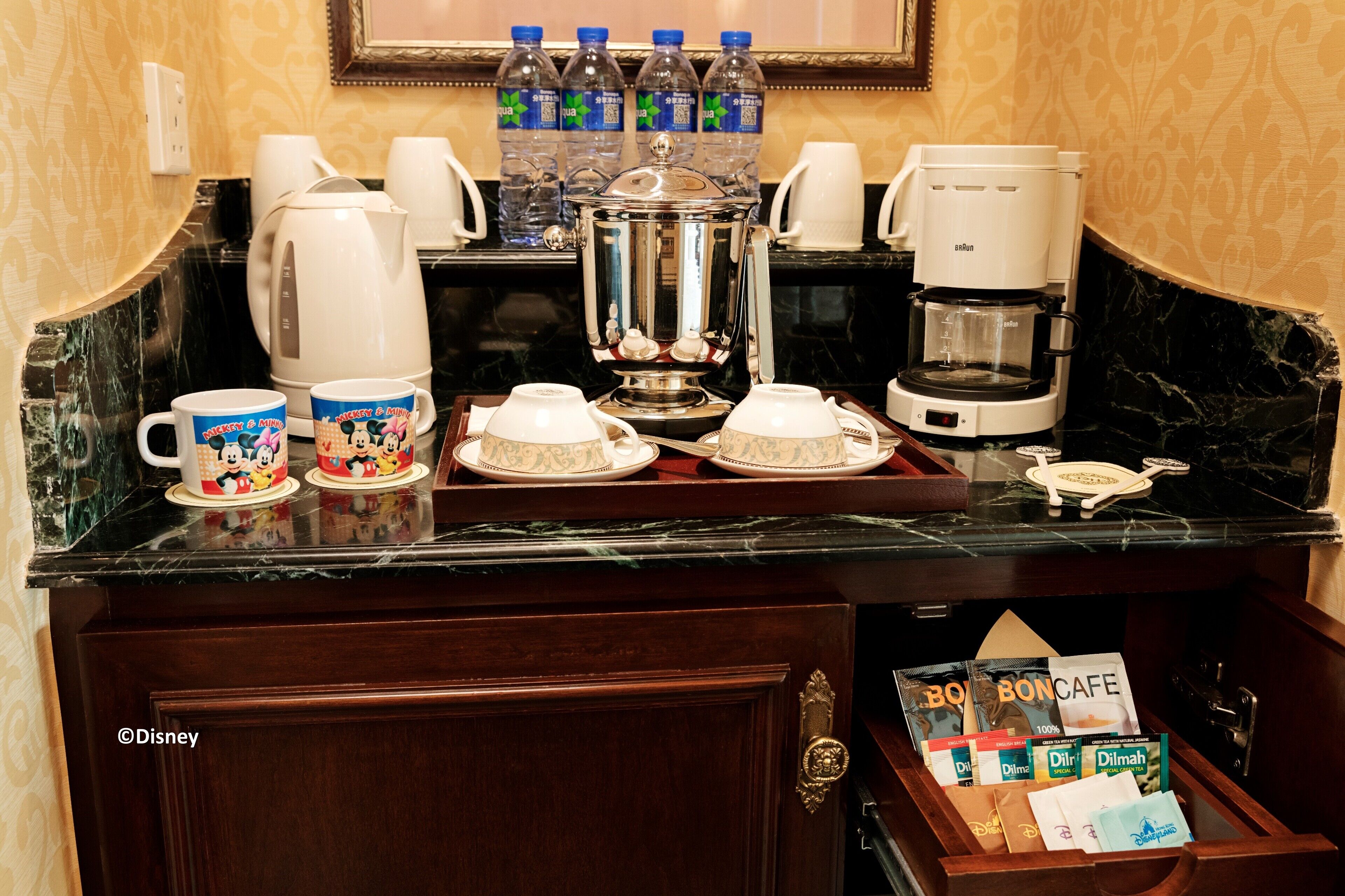 kingdom club room | minibar