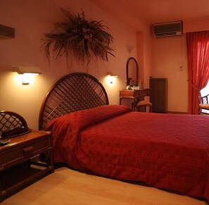 โต๊ะทำงาน, เตารีด/โต๊ะรีดผ้า, เปล/เตียงเด็กอ่อน (ฟรี), Wi-Fi ฟรี