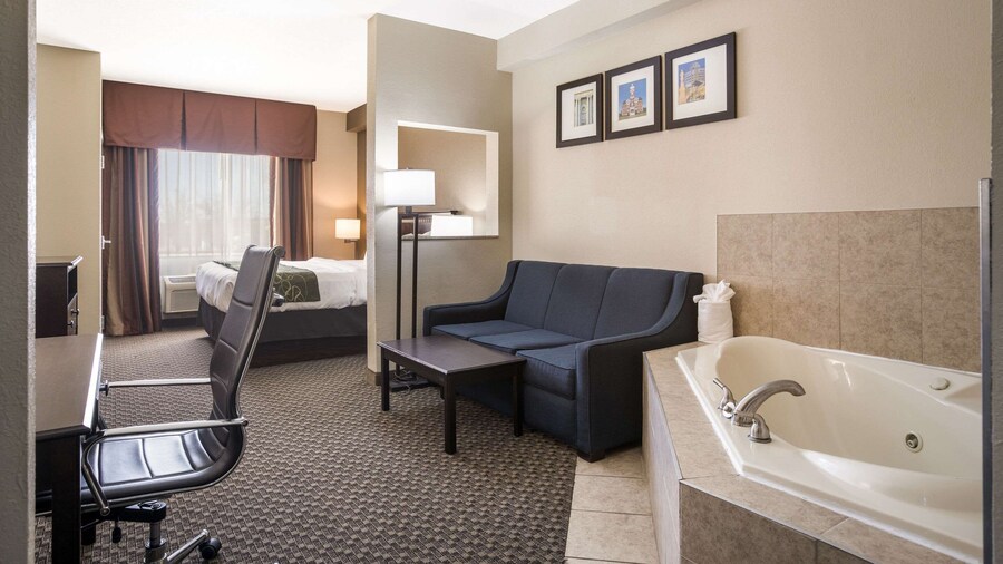 Comfort Suites Forsyth near I-75